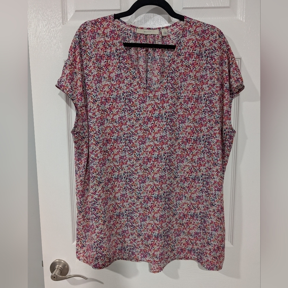 Sejour Pink Multicolored Dots V-Neck Short Sleeve Blouse in Size 1X